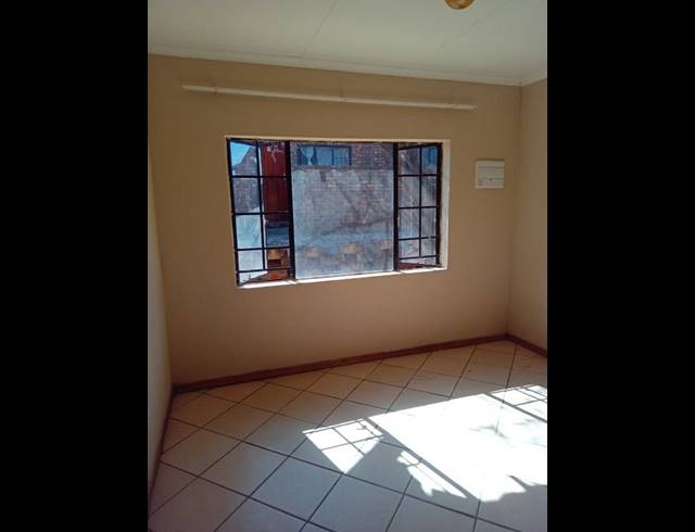 2 BEDROOM APARTMENT FOR SALE IN PHILLIP NEL PARK